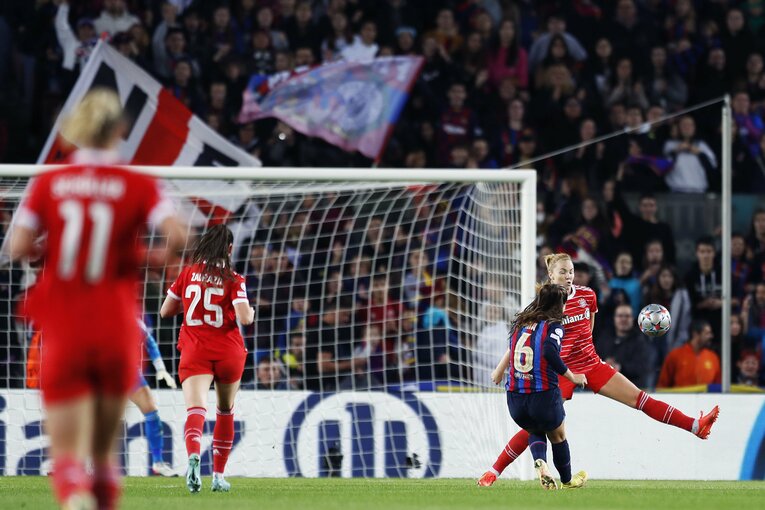 W杯ブラジル戦のウラで「バルサ女子がカンプノウで4万6967人」盛況なワケ… メッシ後に君臨する“女王”、熊谷紗希が見せた悔しさ(31)