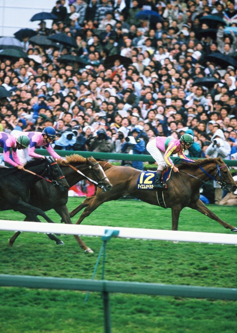 大外から強襲したテイエムオペラオー　©Naoya Sanuki