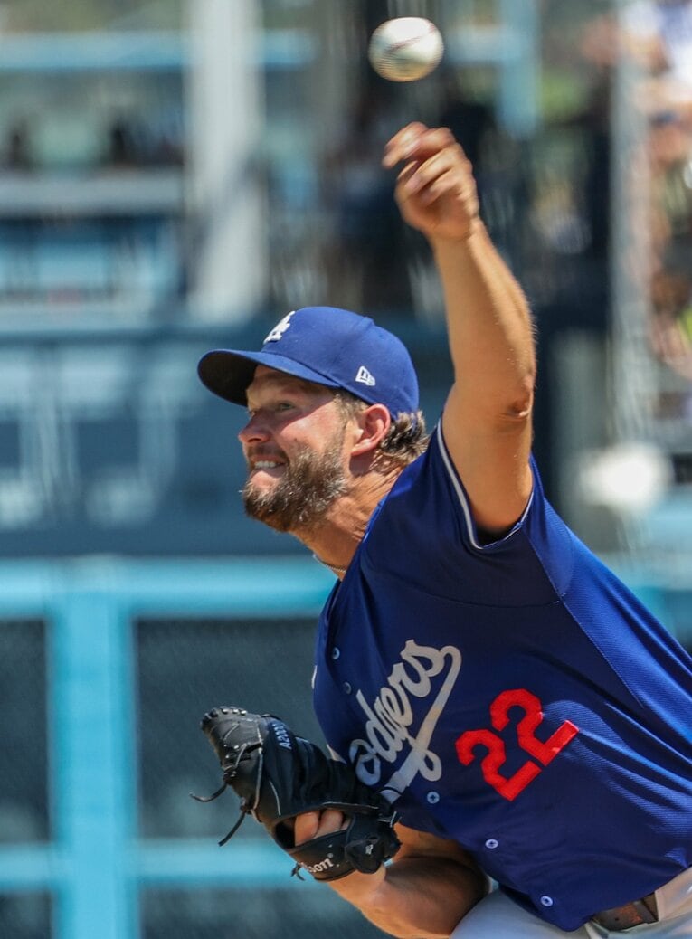 実戦形式の練習に登板したカーショー　©Getty Images