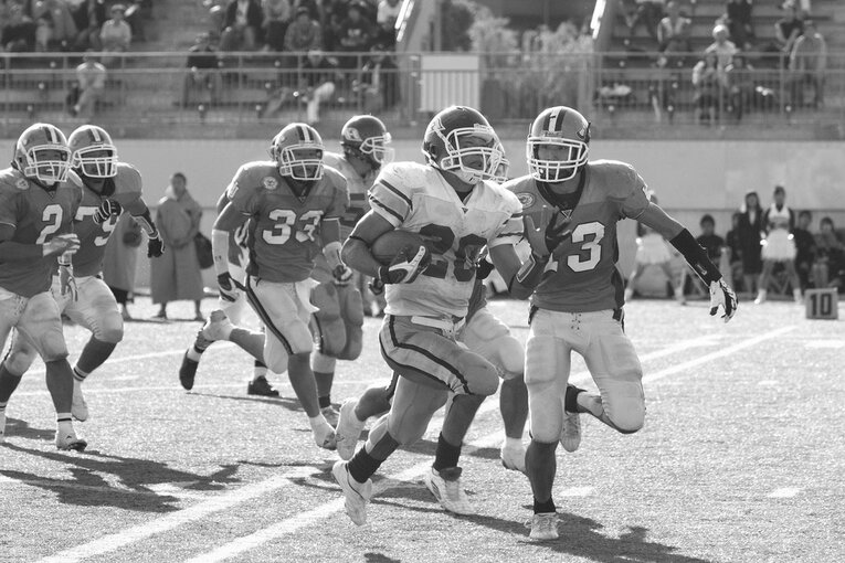 エースランニングバックの渡辺（20番）はこの試合でもタッチダウンを決めるなど活躍／取材対象者提供