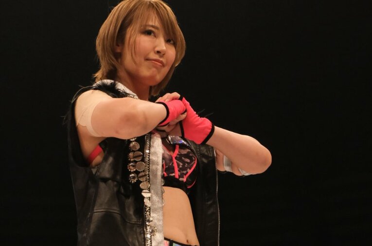 フェリス卒、CAの内定を蹴って芸能界→スターダムの人気プロレスラーとなった異色の経歴を持つ桜井まい ／ photograph by Norihiro Hashimoto