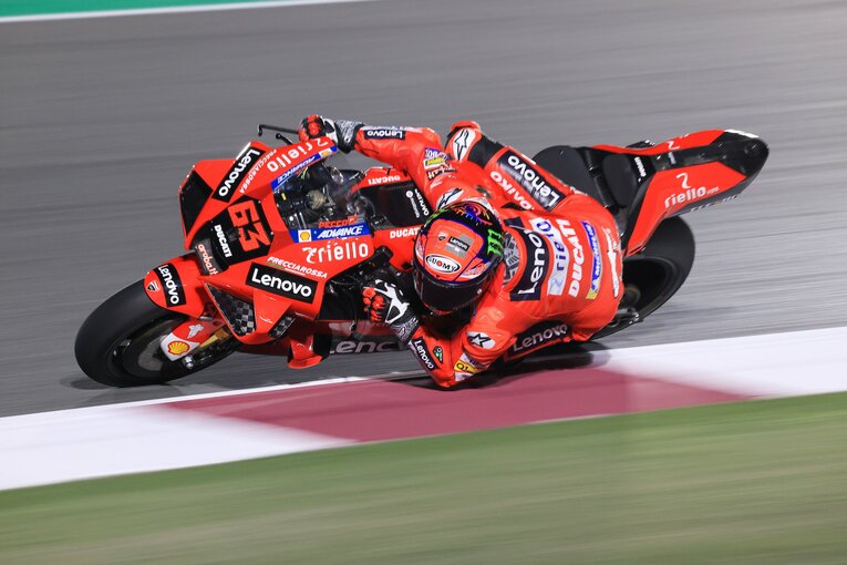 photograph by Satoshi Endo