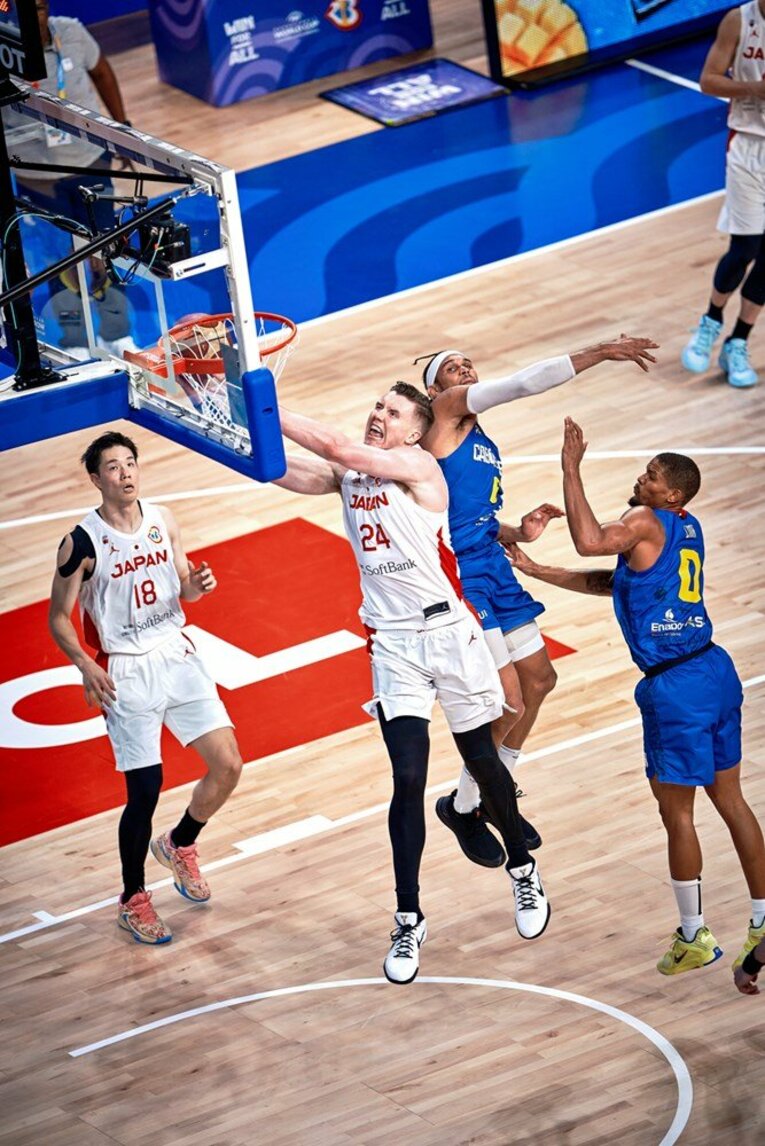 最終戦もフル出場で献身的にチームを支えたジョシュ・ホーキンソン　©FIBA