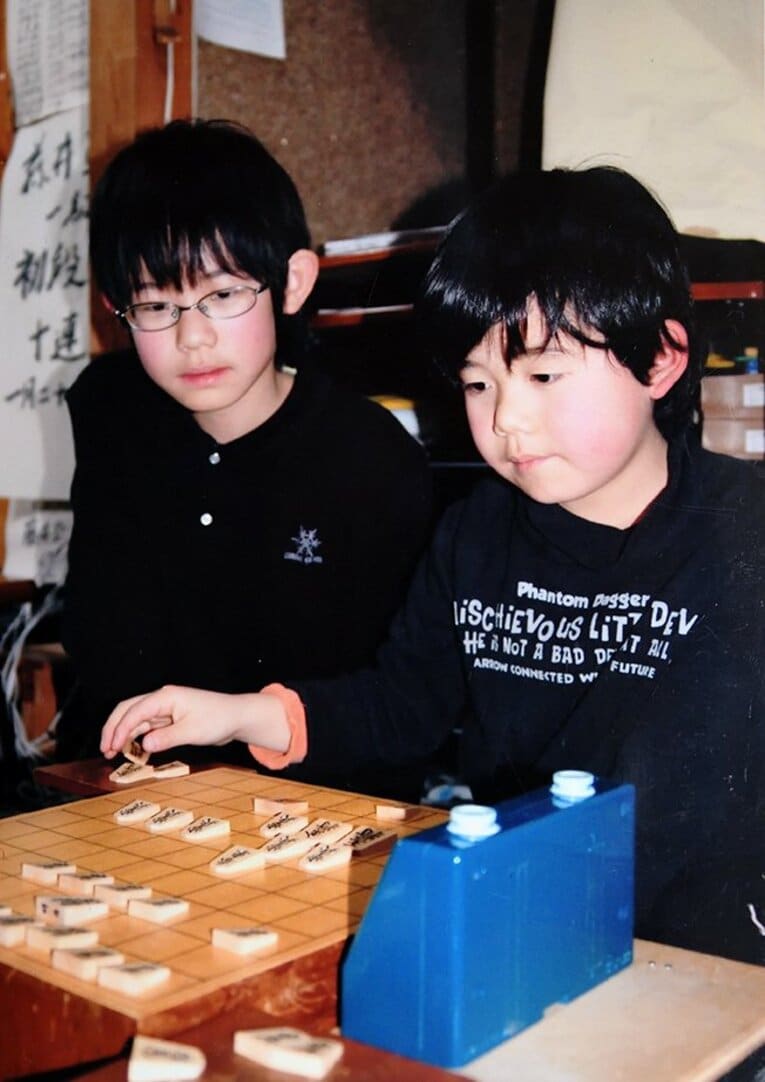 藤井聡太二冠、幼少時、将棋に親しむ姿 ／ photograph by Keiji Ishikawa