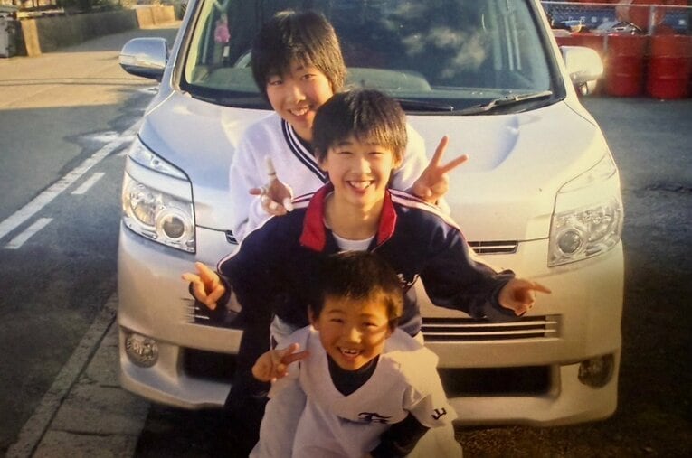 歳の離れた二人の姉に可愛がられて育ったという立石正広（一番下）。家族もドラフト指名を喜んだ　©Yuka Tateishi