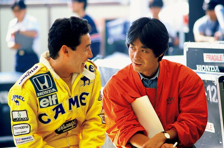 1987年日本GP。今宮さん（左）が「後生だから6位に」と初めてものを頼んだのに応え、中嶋は6位入賞を果たす。 ／ photograph by Masahiko Nishikawa
