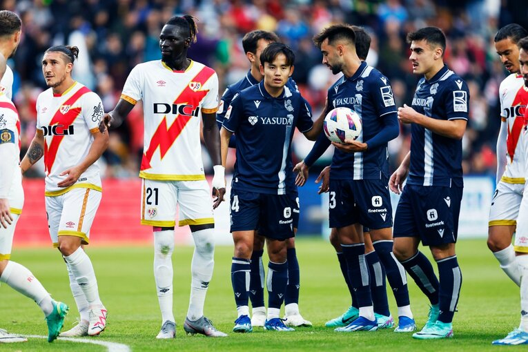 久保が獲得した最初のFKは、ブライスに託した　©Daisuke Nakashima