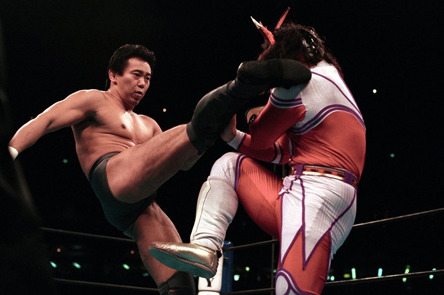 ライガーが佐野直喜にこだわる意味。「死ぬぞ」とも言われた本気の抗争。<Number Web> photograph by Essei Hara