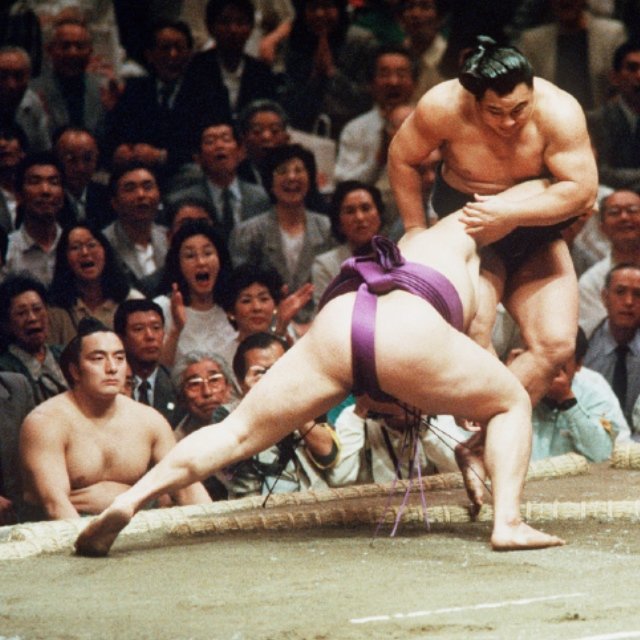 「横綱が胸を出したら、力士の頭が割れた」“鉄板のように硬い”千代の富士に18歳貴花田はなぜ勝てた? 《寺尾が語る昭和と平成の大横綱》