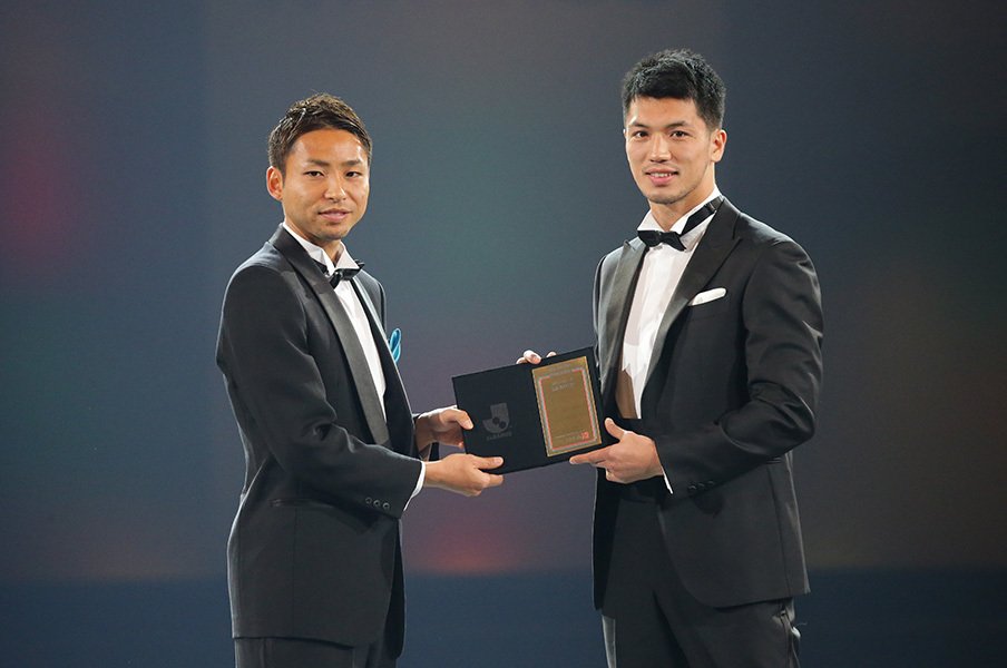 勝点を運ぶ男・小林悠、30歳の覚醒。川崎のエースは代表でどう輝く?<Number Web> photograph by J.LEAGUE PHOTOS