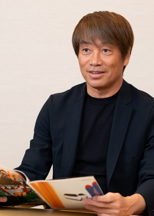 Jリーグ2チームでプレーしたのち、サッカー解説者、コーチ、スポーツジャーナリストとしても活躍する中西さん