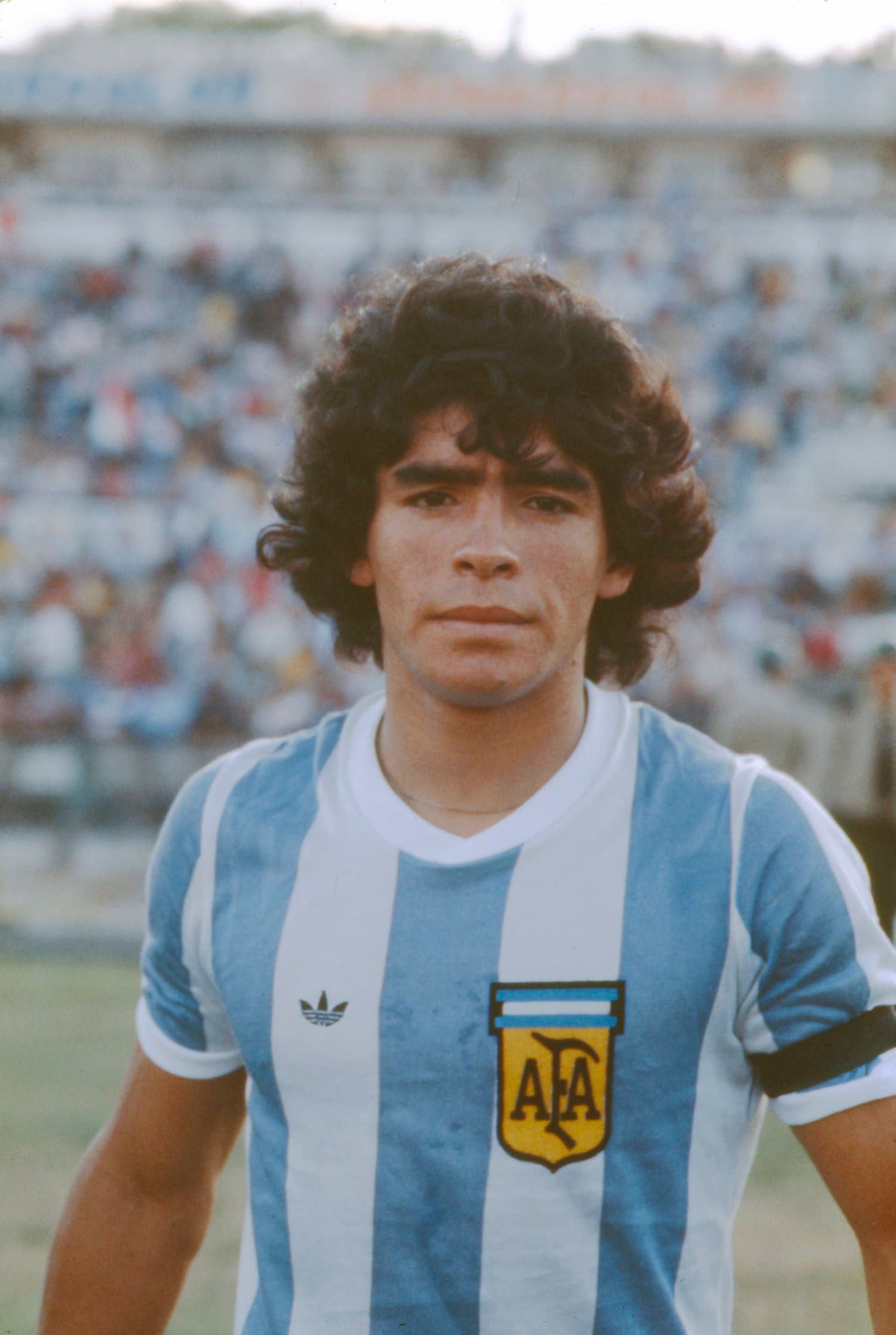 Number PLUSの表紙とは別のカット。「（18歳の）マラドーナは間近でカメラを向けても嫌な顔ひとつしなかった」　©Yoshiyuki Kurai