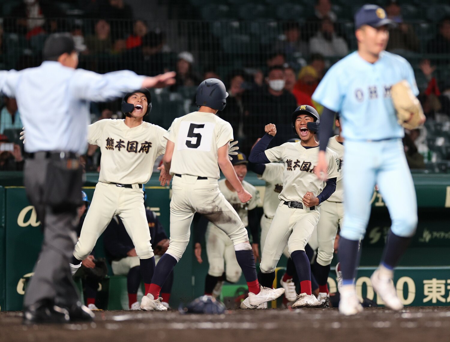 最後は相手ピッチャーのワイルドピッチでサヨナラ勝ち ©JIJI PRESS