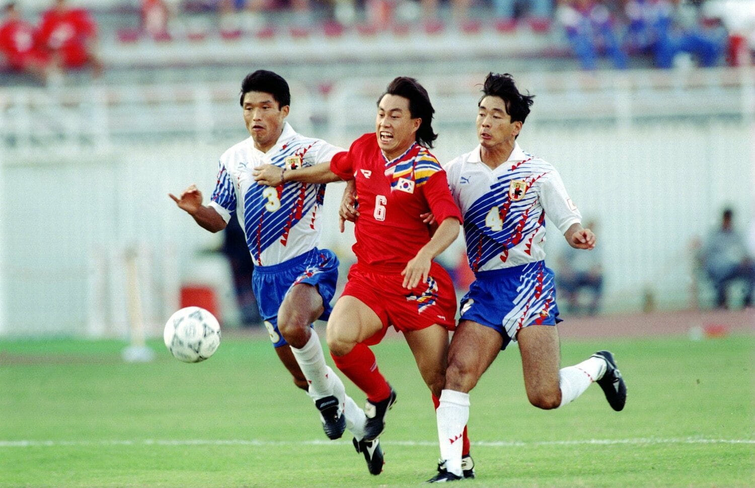 アメリカW杯予選で日本代表と戦う韓国代表の盧廷潤(1993年撮影)©︎Getty Images