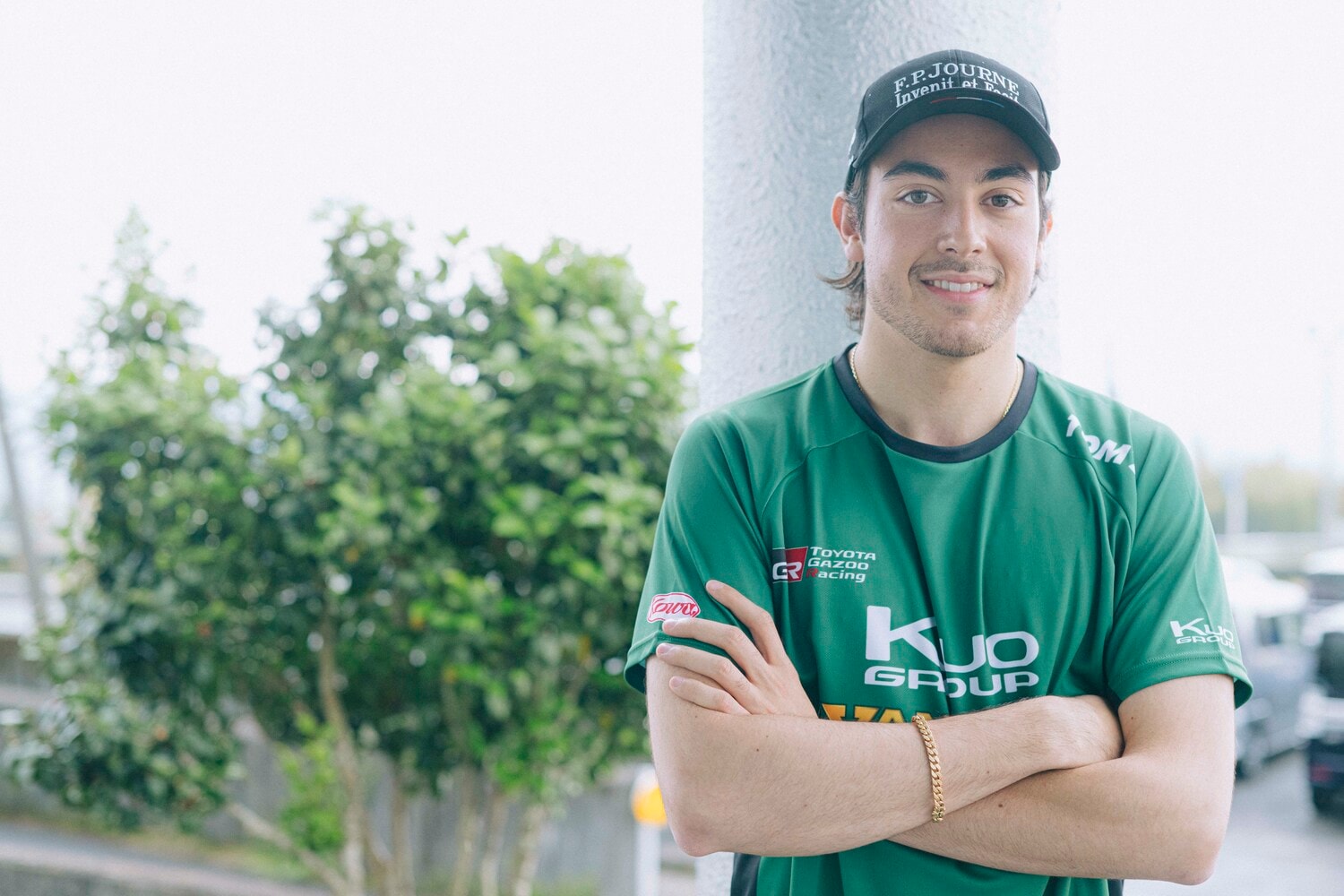 レーシングドライバーのジュリアーノ・アレジ、22歳。昨年から拠点を日本に移し、スーパーフォーミュラ2戦目でいきなり初優勝を果たす。父は元F1ドライバーのジャン・アレジ、母は女優の後藤久美子だ。注目の22歳の「過去・現在・未来」に迫るロングインタビュー（写真をクリックすると、特別グラビアをすべてご覧いただけます）