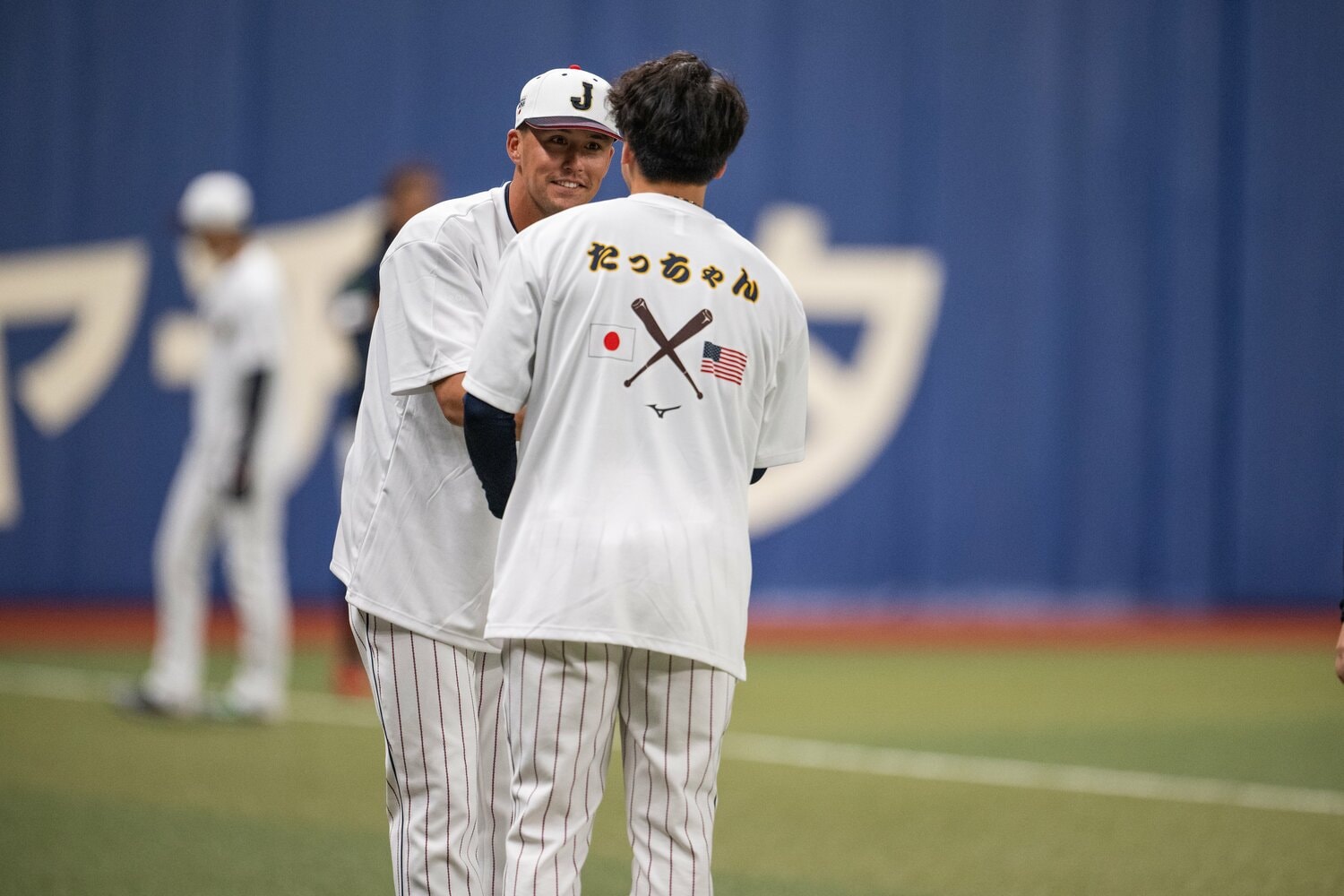 名古屋で侍ジャパン合流初日、”たっちゃん”Tシャツを着た大勢と挨拶をかわしたヌートバー　©︎Naoya Sanuki