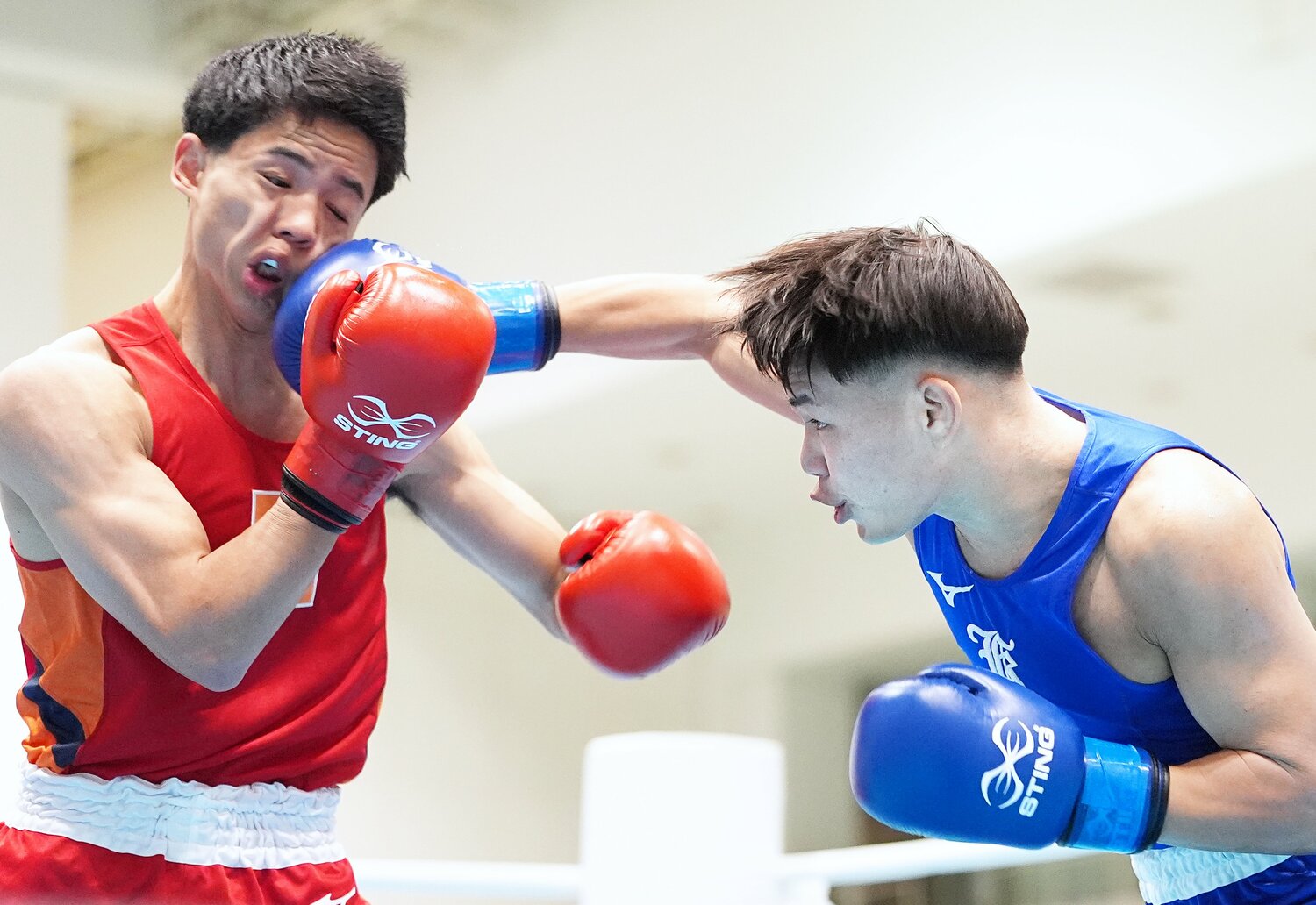 藤木の強烈な右ストレートが相手のアゴを打ち抜いた瞬間 ©︎Naoki Fukuda