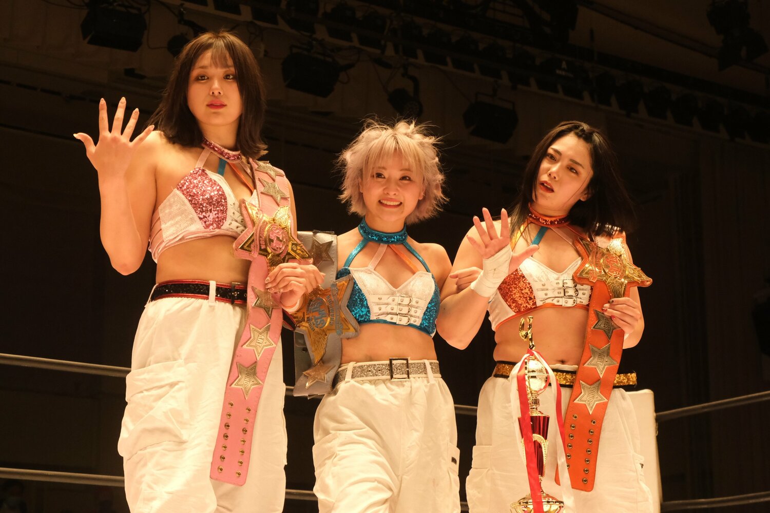 2月21日、アーティスト・オブ・スターダム王座防衛に成功したDDMのひめか、なつぽい、舞華