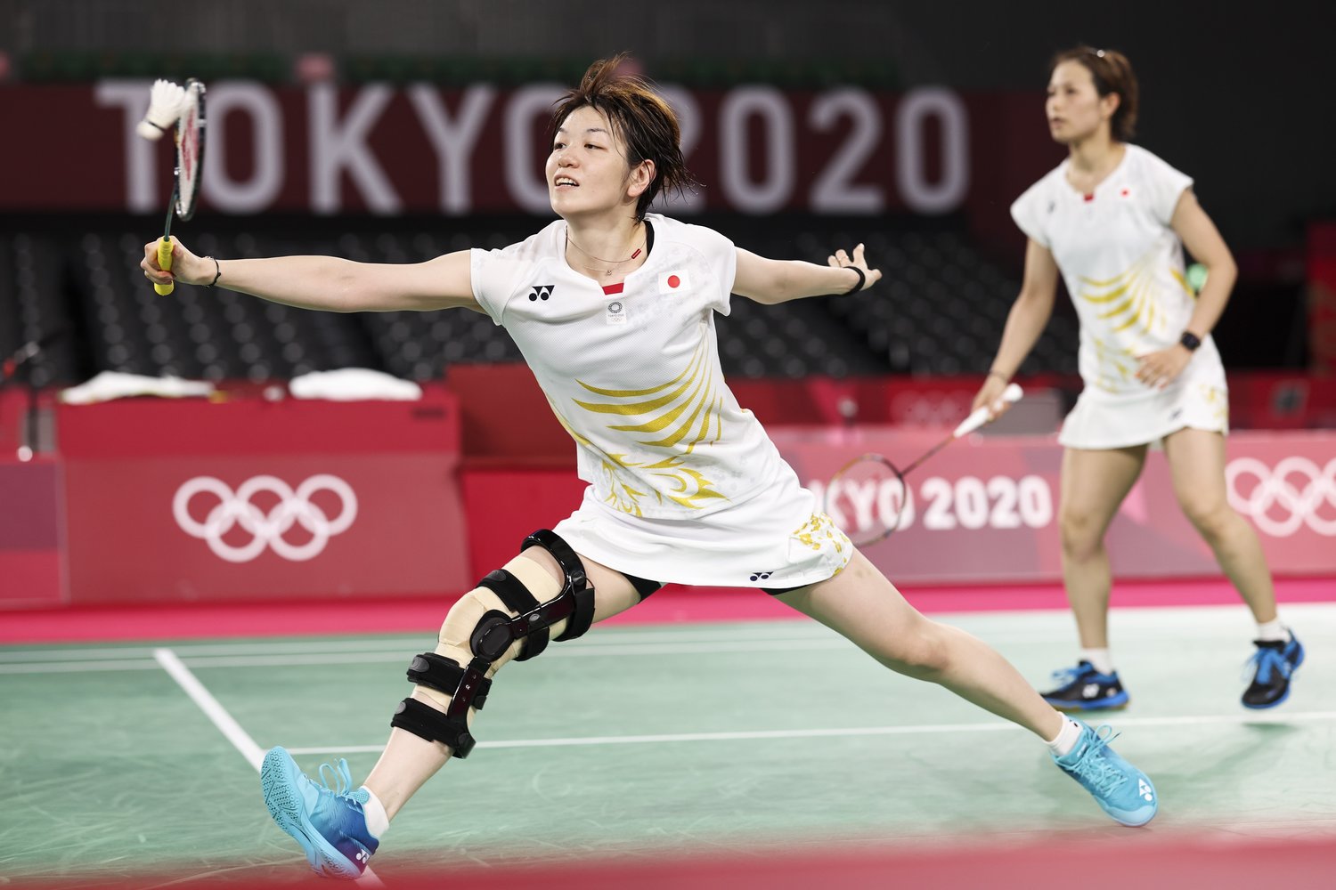 右膝の装具も痛々しい姿で戦い抜いた廣田。医師の診断は全治6カ月だったという ©Getty Images