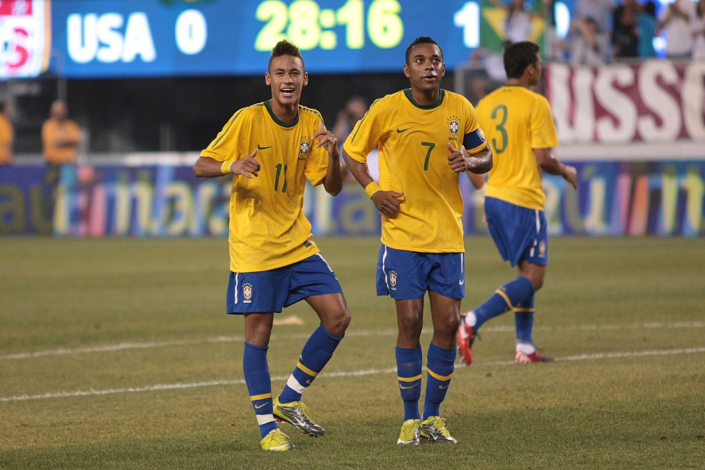 2010年8月、セレソンでともにプレーしたネイマールとロビーニョ ©Getty Images