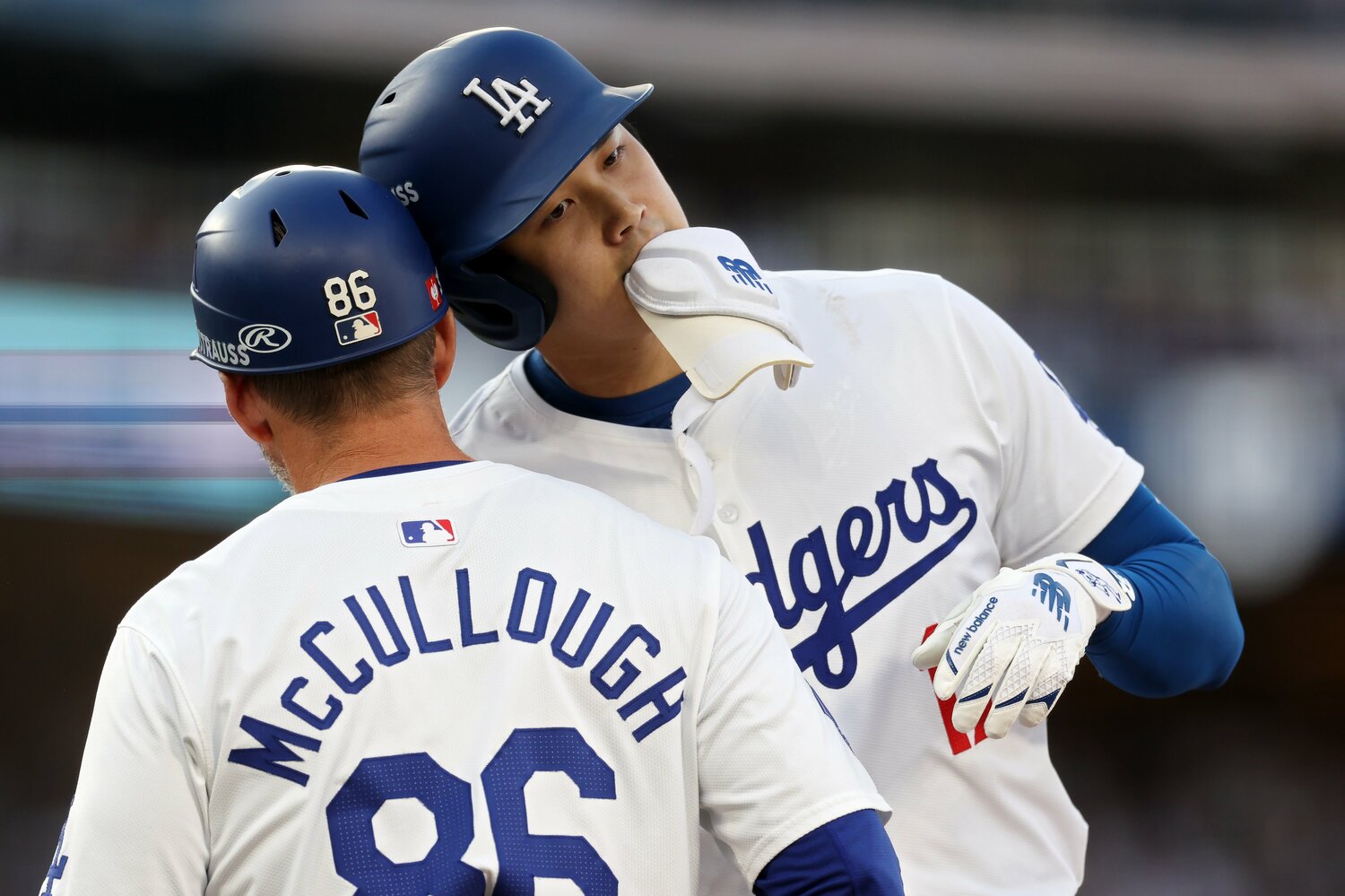 一塁コーチを務めたマッカラーの存在も記録達成を後押しした　©︎Getty Images