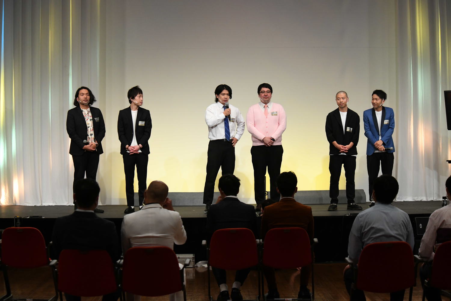 こちらは昨年12月2日に行われた決勝進出者会見の様子。マヂカルラブリーの2人は2017年で感じたコワさを口にした　©M-1グランプリ事務局