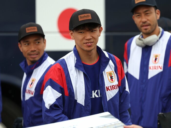 「“最年長”39歳長友佑都にも愛される“最年少”21歳塩貝健人」W杯現地記者が明かす、意外な人間関係「塩貝は先輩に手料理のパスタを振る舞うことも…」＜Number Web＞ photograph by Getty Images