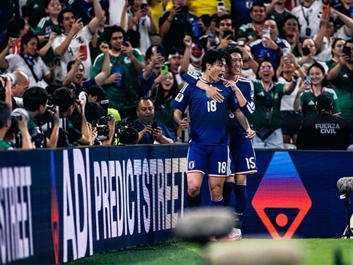 上田綺世＆鎌田大地ファインゴールの決定的瞬間「あ…打つぞと」「珍しく“オッシャー！”と」W杯チュニジア戦撮影カメラマンが目の前で写した真相＜Number Web＞ photograph by Kiichi Matsumoto/JMPA