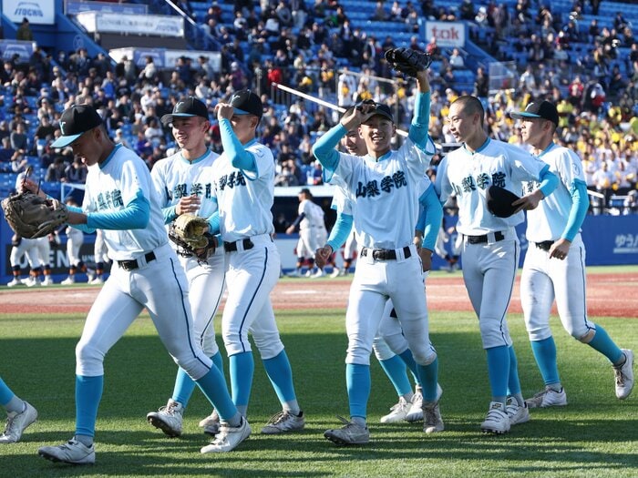 「勘違いしました」39歳でセンバツ制覇→山梨学院赴任も3年間“甲子園不出場”→13年間で14回のヒケツは「暗い雰囲気では、面白くないだろ」＜Number Web＞ photograph by JIJI PRESS