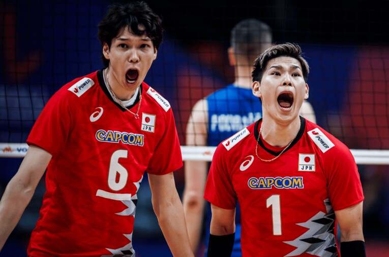 山内晶大、西田有志（VNLセルビア戦）©︎Volleyball World