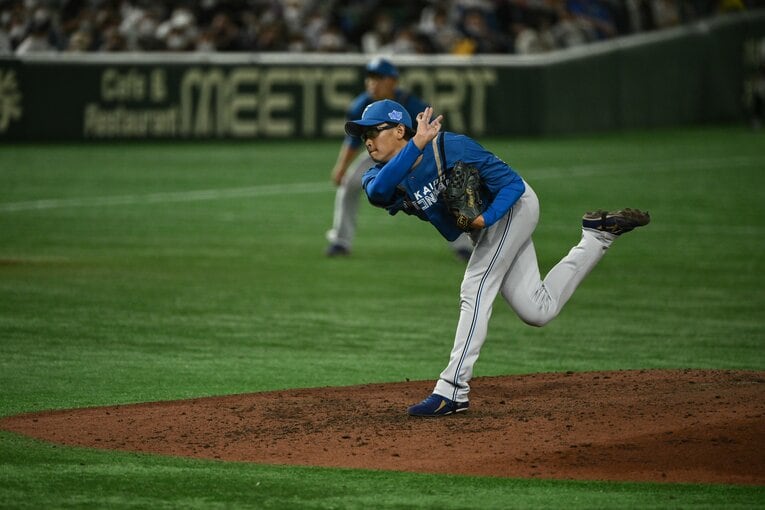 アンダースローの鈴木健矢　©Nanae Suzuki