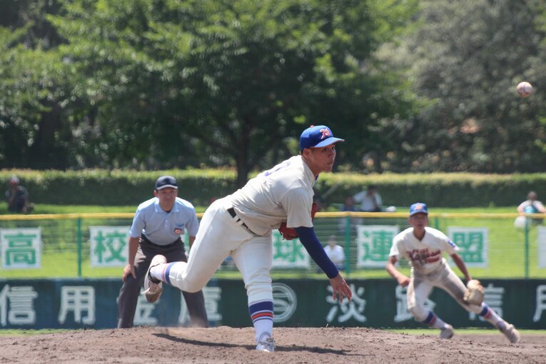 手術前のMAX148キロを誇った津嘉山のフォーム（２／６）　©Fumi Sawai