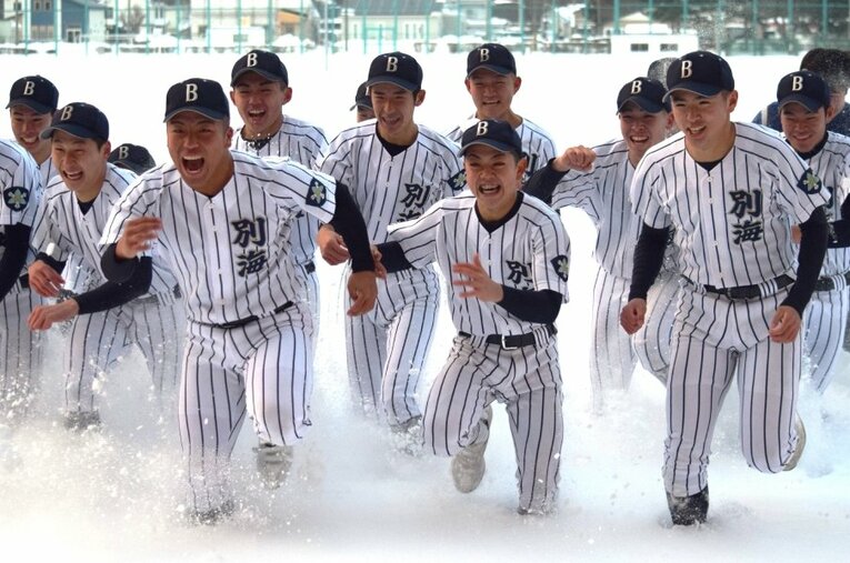 昨春のセンバツ甲子園に出場した北海道・別海高校 ／ photograph by JIJI PRESS