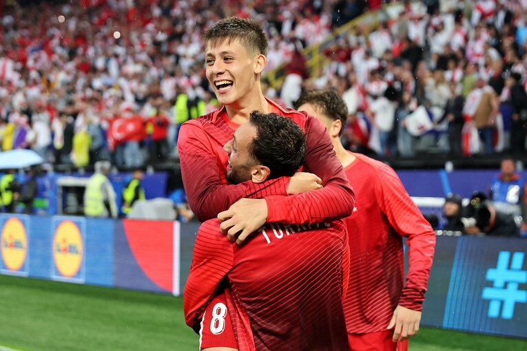 ゴラッソを叩き込んだギュレル。智将アンチェロッティもその才能にホレている　©Getty Images