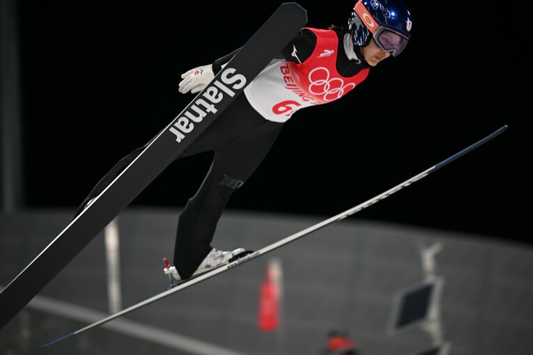 スキージャンプ団体、トップバッターで登場した高梨は103mの大ジャンプを見せた　©Naoya Sanuki／JMPA