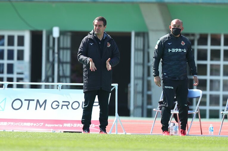 キャンプ中、フィッカデンティ監督はさまざまな組み合わせを試したようだ©N.G.E.