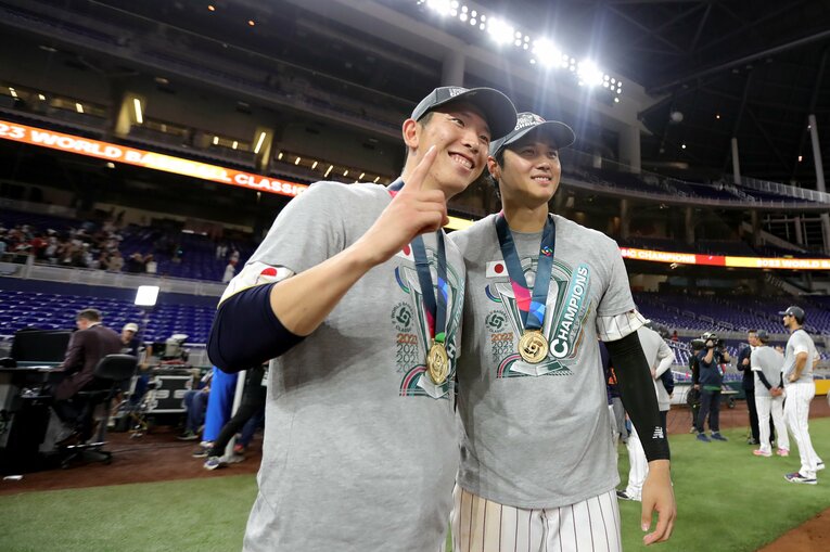 戸郷翔征と大谷翔平　©Getty Images