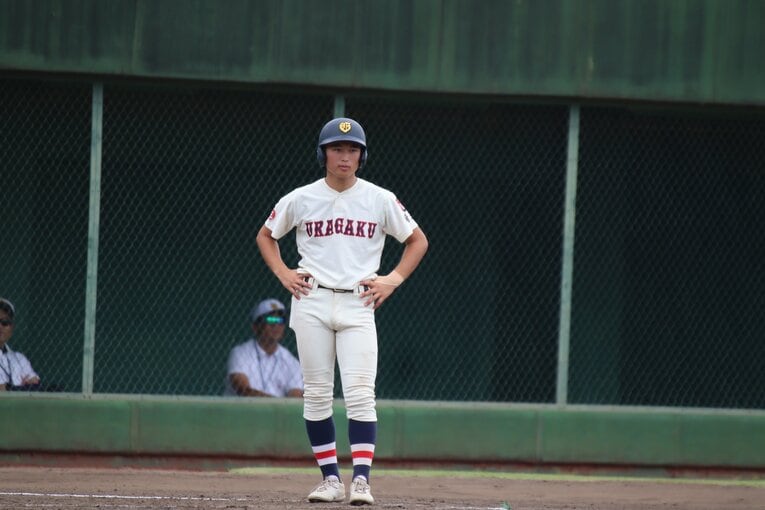 【今夏の様子】決勝…三塁ランナーコーチャー・蜂巣主将　©Yuki Kashimoto