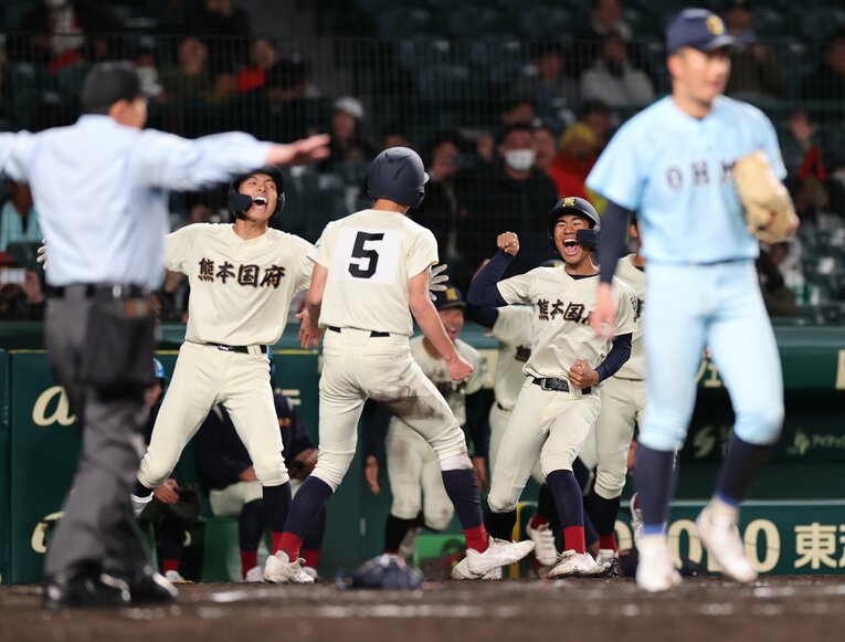 最後は相手ピッチャーのワイルドピッチでサヨナラ勝ち　©JIJI PRESS