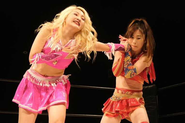 “闘うバービー人形”の急成長…見た目は派手でも練習熱心、Chi Chiをベテラン選手も絶賛「いきなり髪の毛掴んできたからね（笑）」(41)