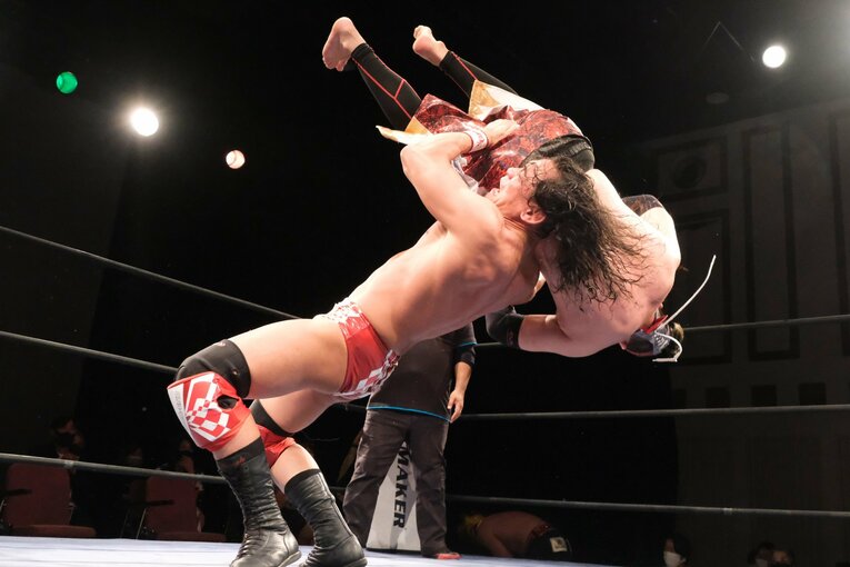 〈米軍基地で試合も〉沖縄唯一のプロレス団体『琉球ドラゴンプロレス』って何？ リングネームはグルクンマスク、首里ジョーなど(42)