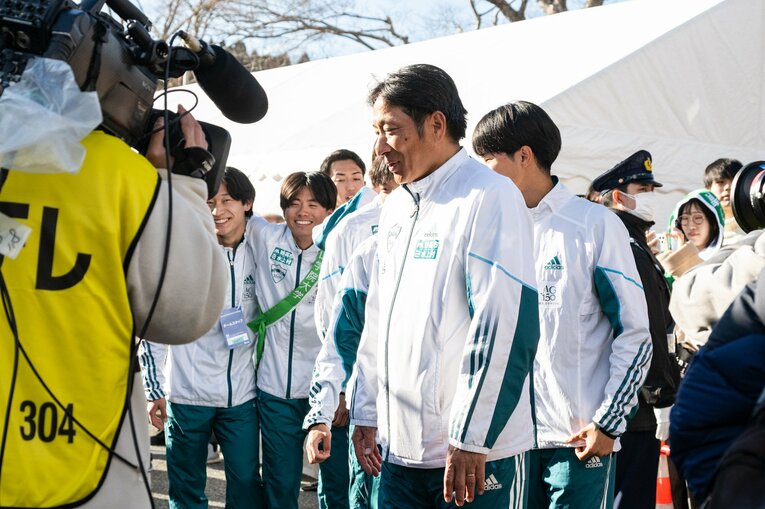 原晋監督と青学大の選手たち　©Nanae Suzuki