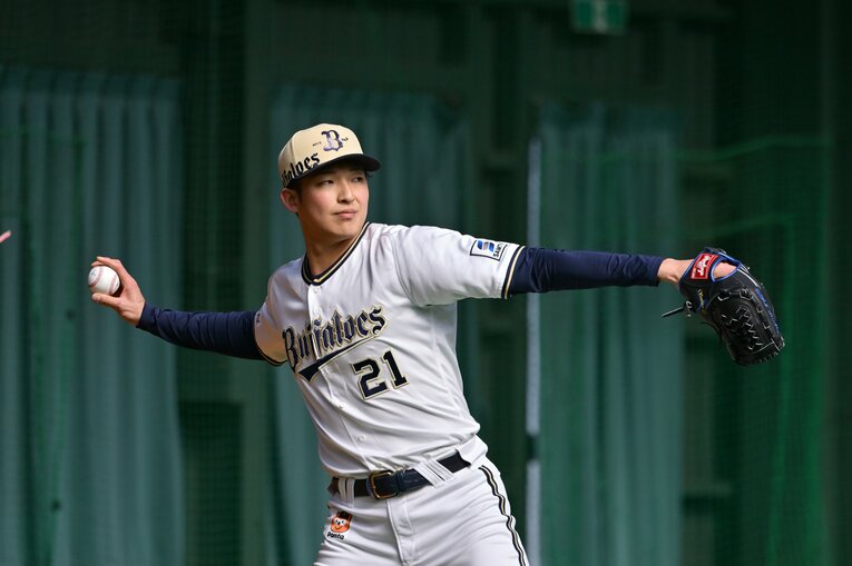 春季キャンプで試行錯誤する山崎　©Hideki Sugiyama