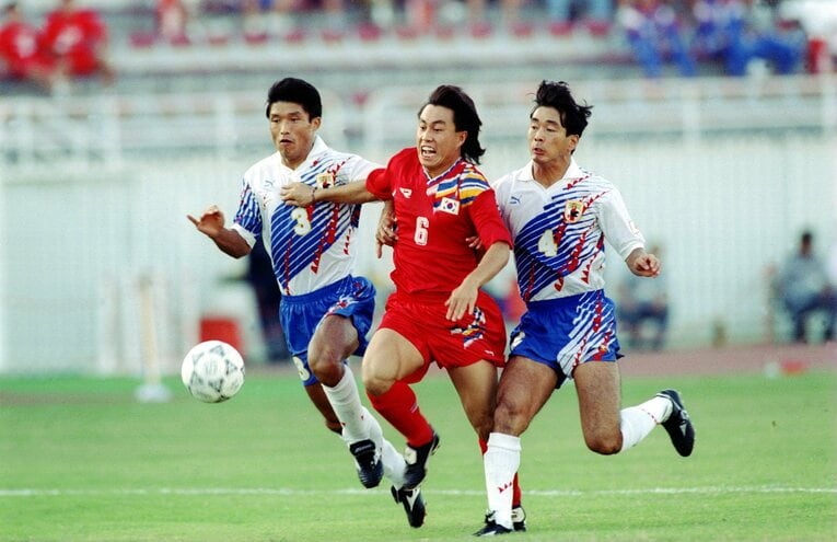 アメリカW杯予選で日本代表と戦う韓国代表の盧廷潤（1993年撮影）©︎Getty Images