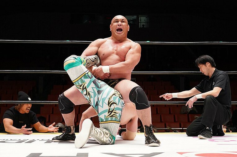 コロナ戦時下での異様なにらみ合い。無観客プロレスのこれからを考える。(2)