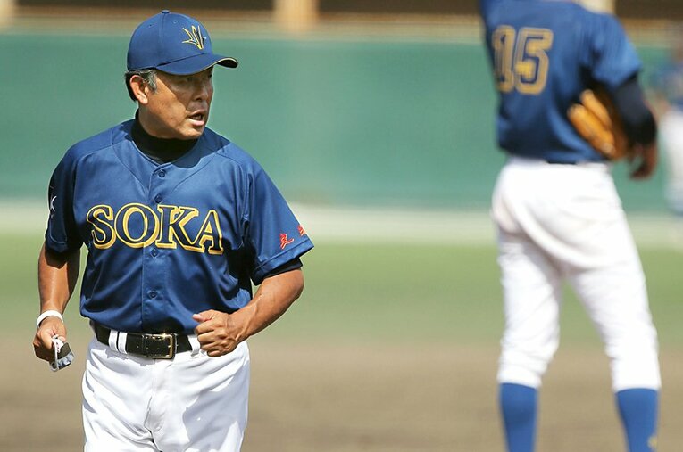 1984年から創価大野球部の監督を37年間務めてきた岸雅司監督 ／ photograph by Jiji Press