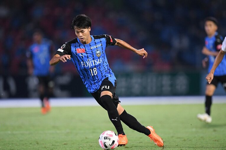 昨季デビュー。13得点を挙げた三笘薫 ／ photograph by J.LEAGUE