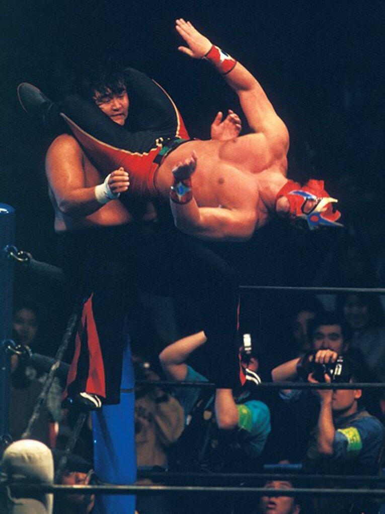 友・橋本真也と意地の真っ向勝負！ヘビー級王者に獣神が挑んだ伝説の夜。(3)