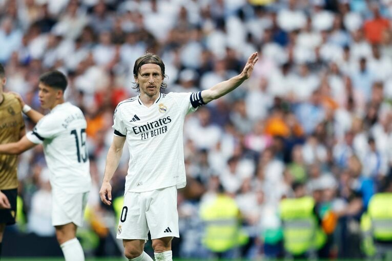 久保建英23歳vsモドリッチ39歳「吹っ飛ばし、抜き去った」後の敬意…“マドリー栄光の10番”涙と笑顔の別れ「好きになった言葉を」(2)