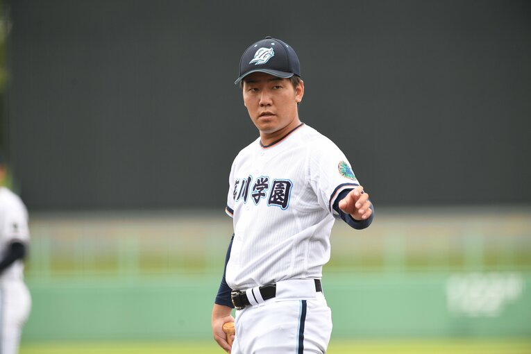 木下瑛二に惚れ込んだ高川学園の西岡大輔部長 ©Kota Inoue